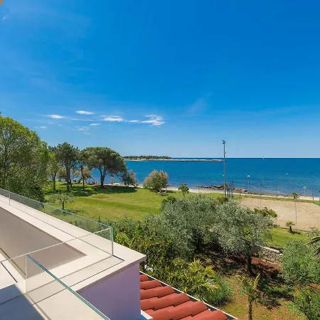 Apartament Penthouse Mira By Interhome