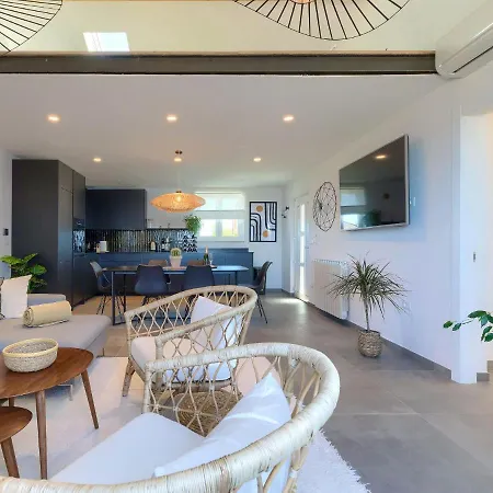 Apartament Penthouse Mira By Interhome